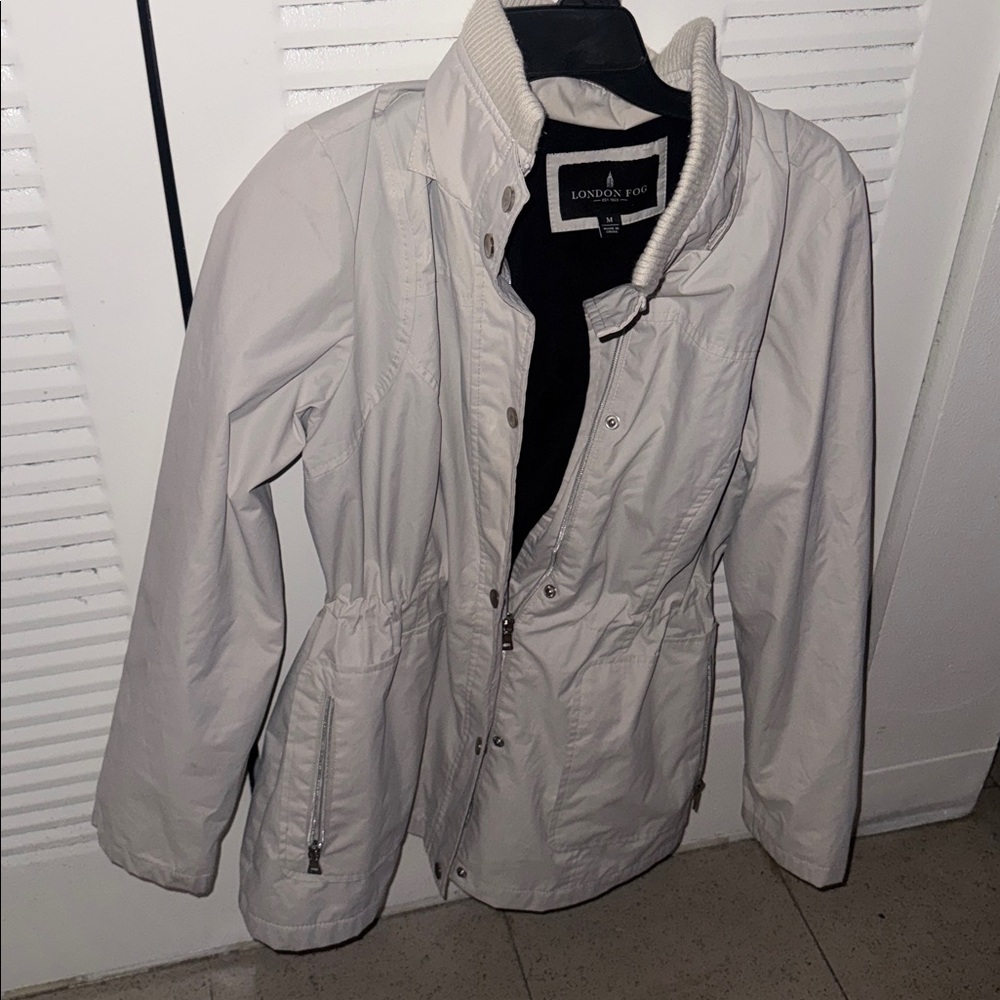 white London Fog women's lined rain coat or windbreaker jacket